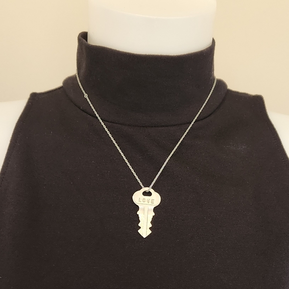 The Giving Keys Jewelry - Love dainty key necklace